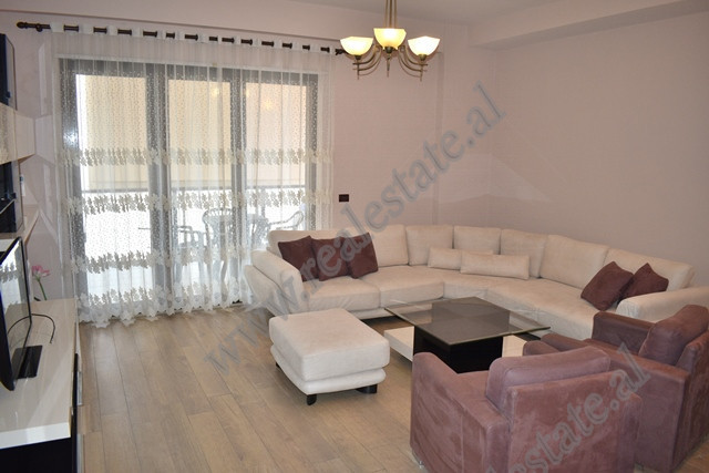 Apartament 2 + 1 me qera ne rrugen Ibrahim Rugova ne Tirane.

Ndodhet ne katin e 6-te ne nje palla